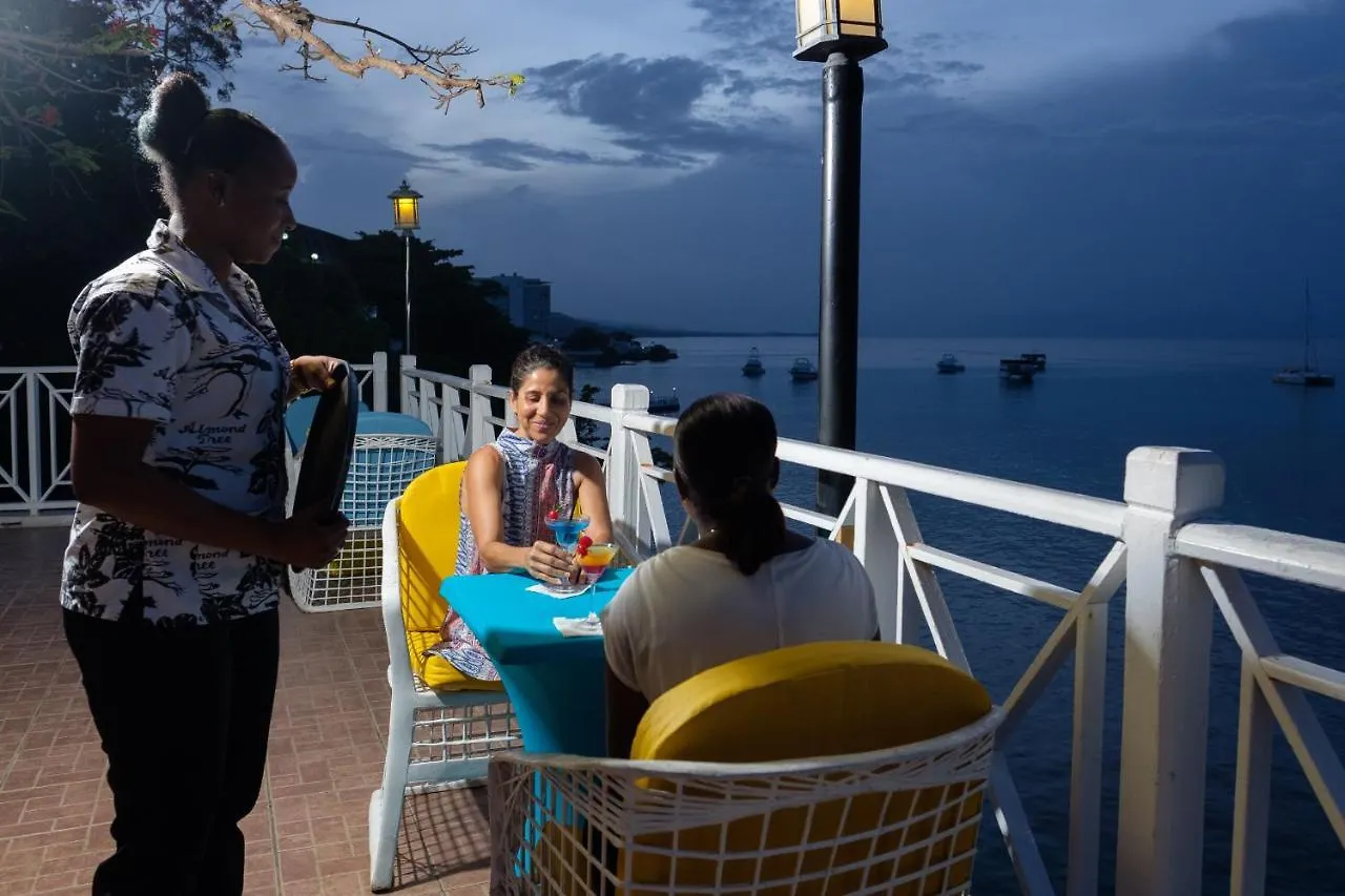 Hibiscus Lodge Hotel オーチョ・リオス